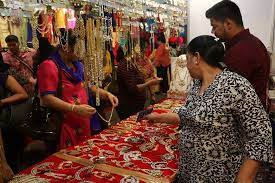 Diwali shopping | deepavali shopping at bukit jalil stadium malaysia. Largest Deepavali Carnival With Over 400 Shopping Booths Is A Bargain Hunter S Festive Dream Thesmartlocal Malaysia Travel Lifestyle Culture Language Guide