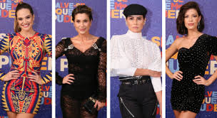 Téo não se recorda de luna como a jovem que ele salvou durante a passagem do furacão. Secco Flavia Alessandra Vote Nos Looks De Salve Se Quem Puder