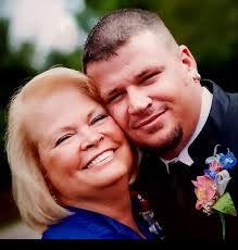 Mackenzie Bragg's Instagram, Twitter & Facebook