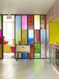 Sekat, interior, rumah, ruang tamu, rumah sempit lo! 8 Desain Partisi Kaca Tercantik Untuk Ruang Tamu Dan Kantor