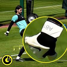 Liverpool star alisson becker is in mourning after his dad tragically drowned while going for a swim on his own property. Liverpool Keeper Alisson Becker Quietly Debuts Prototype Next Gen Nike Vapor Grip3 Gloves Footy Headlines
