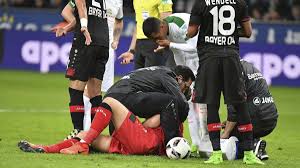 După ce a câștigat prima ligă din cehia cu slavia praga în 2008 și cu slovan liberec patru ani mai târziu, a semnat cu bremen un. Werder Bremen Theodor Gebre Selassie Sorgt Sich Nach Foul Um Bernd Leno Ich Wollte Zum Ball Fan 6