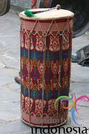 Gendang beleq adalah musik tradisional suku sasak di pulau lombok. West Nusa Tenggara Tourism Photo Gallery Gendang Beleq Music Sasak Lombok 2