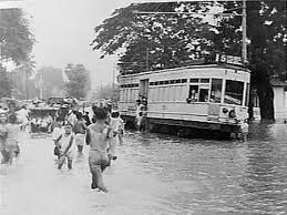 Flood In Jakarta 1949 I Guess This Was Beacuse Of The Ciliwung River It Received Supplies From Bogor The Governor Of Jakarta M Foto Langka Belanda Indonesia