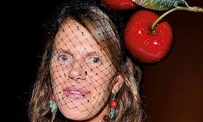 Anna Dello Russo. &quot;Reality for me is too tough. Fashion is an escape. Is my addiction! Is better than drugs&quot;: Anna Dello Russo at Gucci&#39;s spring/summer 2011 ... - Anna-Dello-Russo-006