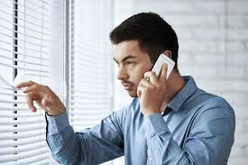 Lau apa rahasia bosnya yang dapat menurunkan derajatnya itu yang telah diketahui oleh anak buahnya. Ten Secrets Never Ever To Tell Your Boss