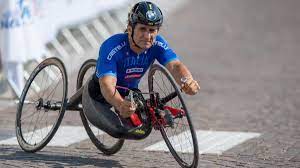 Alex zanardi seriously injured in handbike crash. Unfall Von Alex Zanardi Ungluck Auf Dem Handbike Sport Sz De