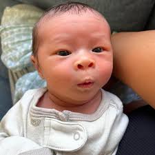 Happy 1 week to our little 🍑 she's crushing this being a baby thing 🍽️ 💩  😴 . . . . . . #newborn #baby #1week #wasian #freshie #babygirl