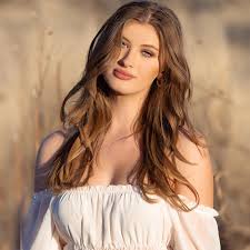 World Beautiful Curvy Model Girls