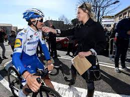 Dimanche 28 février, marion rousse a évoqué le sexe de son futur bébé dans sa story instagram. Tour De France Sexismus Eklat Nach Karikatur Von Alaphilippe Und Freundin