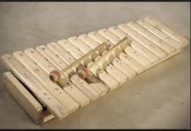Alat musik ini sekilas hampir mirip dengan alat musik gambar dari jawa. Gambar Alat Musik Tradisional Kolintang