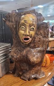 35 Times People Came Across Something So Unhinged At The Thrift Store They  Had To Share