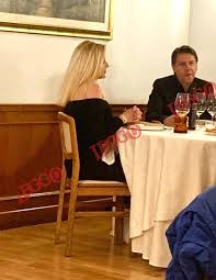 Così giuseppe conte, premier uscente, ha lasciato palazzo chigi dopo il passaggio della campanella con il nuovo. Giuseppe Conte Finalmente Con La Compagna Olivia Paladino Cena Blindatissima Lontano Dal Palazzo
