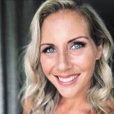 Kim Kendra's Instagram, Twitter & Facebook