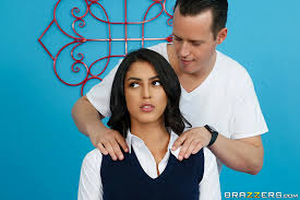 ▷ Sophia Leone in Her Daughters Too Tight (Photo 2) | Brazzers