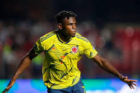 Dia sudah memperkuat atalanta sejak tahun 2018. Duvan Zapata El Milagro Que El Futbol Le Arrebato A La Guerra En Colombia Chicago Tribune