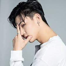 20 potongan model rambut pendek pria korea masa kini 2019 rambut yang dibuat fringe poni atau side part belah samping tak ada yang dapat menolak pesona dari lee min ho aktor yang tenar dalam model gaya rambut cowok korea lee min ho hair. Ini 7 Alasan Model Rambut Pendek Pria Korea Selatan Makin Populer Bukareview