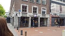 Am plecat mai înfometat de la mega mall decât venisem şi cu anxietatea căutării de loc unde să savurez mâncarea. Taco Bell Wikipedia