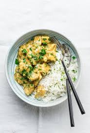 Fa bollire l'acqua, aggiungi il sale e il riso. Pollo Al Curry E Latte Di Cocco La Tarte Maison