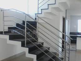 O guarda corpo é uma peça de alumínio, inox ou vidro que proporciona segurança de varandas a fabricação do guarda corpo inox é realizada de acordo com as medidas do projeto de cada cliente. Guarda Corpo Bh Guarda Corpo Inox Casual Inox