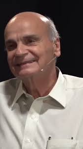 Chimamanda Ngozi Adichie lê trecho do livro "Americanah"