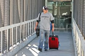 Known for being a huge sports fan, he even once planned to pursue sports medicine at the university of southern california. Celebrity Entertainment Nick Lachey At Lax Popsugar Celebrity Photo 4