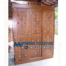 Lemari pakaian 2 pintu sliding kayu jati seri masohi, lemari pakaian minimalis ini di buat di jepara, dengan material kayu jati memiliki 2 pintu model sliding, lemari ini cocok untuk mengisi kamar minimalis, kamar anak, kamar kos, home stay, dan sebagainya, jika anda ingin custom ukuran dan warna fi. Jual Lemari Pakaian Minimalis Sliding Obat Nyamuk Jati 3 Pintu Ukiran Jepara Harga Murah Kualitas Bagus By Cv Mitra Furniture Jepara