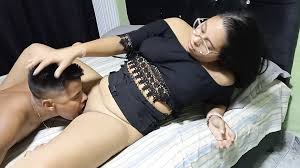 Eu amo chupar a buceta da minha meia-irmã | xHamster