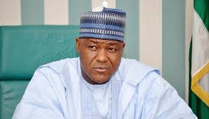 Nijeryalı avukat, eski geçici başkan. Dogara Gowon Shonekan Adeboye Join Osinbajo For Christmas Carol The Sun Nigeria