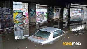 Il nubifragio che si è abbattuto su roma nelle prime ore del pomeriggio ha creato diversi disagi. Temporale Roma 20 Ottobre 2011 Nubifragio Allaga La Citta