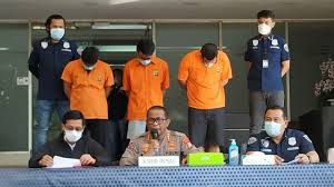 Kasus omicron meningkat, buya yahya beberkan cara dan doa terhindar wabah penyakit baca juga: Sindikat Bikin Plat Anggota Dpr Palsu Polisi Tangkap Pegawai Samsat Polda Jabar