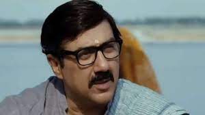 Sunny Deol S Mohalla Assi Cleared By Cbfc After Two Year Long Battle Chandraprakash dwivedi dharmnath pandey is a sanskrit teacher who sits on assi ghat, attending. mohalla assi cleared by cbfc after