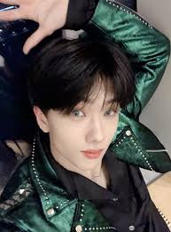With How Frequently K Pop Idols Have Bold Brightly Colored Hair A Classic Black Dye Job Can Be Surprisingly Uncommon Especial Jisung Nct Park Jisung Nct Nct