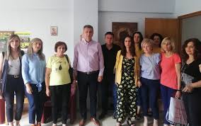 Όλες οι ειδήσεις, τα τελευταία νέα και η επικαιρότητα από το πιο αποκαλυπτικό ειδησεογραφικό site. Synanthsh Toy G Kwtsoy Me To Swmateio Ergazomenwn Toy Programmatos Boh8eia Sto Spiti N Karditsas H Alh8eia Ka8hmerinh Efhmerida Ths 8essalias