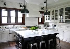 Con 85 notas de sabor únicos en cada gota, cada probada es una nueva experiencia. Hermosas Cocinas En Color Blanco Y Negro