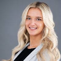 Amanda Vigue's Instagram, Twitter & Facebook