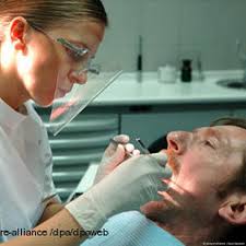 Голливудская улыбка становится немцам не по зубам