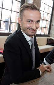 Jan böhmermann privat / jan böhmermann & olli schulz: Jan Bohmermann Privat Familie Herkunft Kinder So Lebt Er Hinter Seiner Satire Maske News De