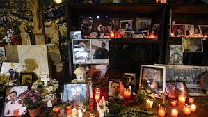 Ziarul libertatea a publicat imagini șocante cu oameni arși care abia mai stăteau în picioare, tineri lăsați de salvatori direct pe asflat și șefi de la pompieri care înjurau persoanele decedate. 3 Ani De La Colectiv Cine Erau Cei 64 De Tineri Care Èi Au Pierdut ViaÈa In Urma Incendiului