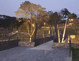 Taman dusun bandar berkeluasan 19 ekar adalah merupakan bekas setinggan kampung delima dan terletak berhampiran muzium diraja. Taman Dusun Bandar Kuala Lumpur Malaysia Design Planning