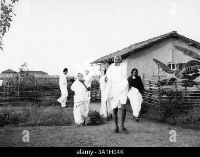 Mahatma Gandhi in front of his hut in Sevagram Ashram at Wardha, Maharashtra, India, Asia, old vintage 1900s picture Stock Photo - Alamy