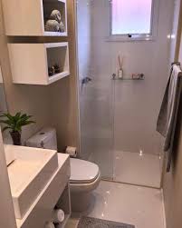 Banheiro Pequeno E Cheio De Estilo Destaque Para Os Nichos Que Deixaram O Local Mai Banheiro Pequeno Decoracao Banheiro Pequeno Ideias Para Banheiros Pequenos