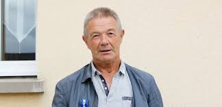 Bréhal. Pierre Colin reçoit la croix d'officier du mérite du sang