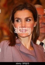 Madrid, Spain. 14th Jan, 2014. 35 year old Eva Borja Jimenez (right) argues  heatedly with a police officer during a closure, inside the municipal  company of housing and land of Madrid (EMVS)