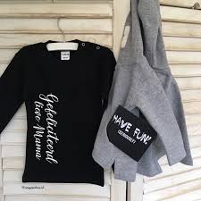 Wie heeft er vandaag reden voor een feestje omdat hij of zij jarig is? Shirt Gefeliciteerd Lieve Opa Verjaardag Shirts Stickers Tekstborden Kinderkleding En Babyartikelen Op Livingstickers Nl