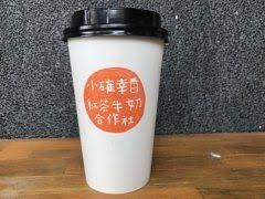 小確實幸紅茶牛奶合作社濃的奶茶是受歡迎的商店是被是由台灣產的紅茶和新鮮的牛奶做成的簡單的奶茶受歡迎的奶茶紅茶牛奶使用代表台灣 的紅茶台茶18號使用了高雄的高大牧場的牛奶紅茶以及牛奶三明治等的簡餐也被提供