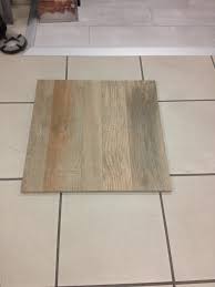 I pavimenti per esterni in legno composito della deco è una nuova generazione di pavimentazione decking che garantisce una pavimentazione per esterni. Pavimento In Gres Porcellanato Galleggiante 2 Cm Effetto Legno Bertolani Store