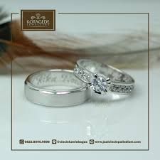 Tetapi jangan sampai harganya lebih dari bajet yang anda telah tetapkan kerana cincin yang terdapat di pasaran harganya sangatlah menakutkan, menjadikan anda lebih sukar untuk membuat keputusan. Cincin Kawin Atau Cincin Tunangan Platinum Couple Pt0001