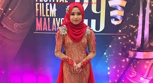 Memang tidak dinafikan bukan semua artis bersikap demikian, tetapi mereka inilah yang. Myartis Com Myartis My Artis Gara Gara Fesyen Di Ffm29 Mia Sara Terima Kritikan