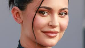 Kylie Close's Instagram, Twitter & Facebook